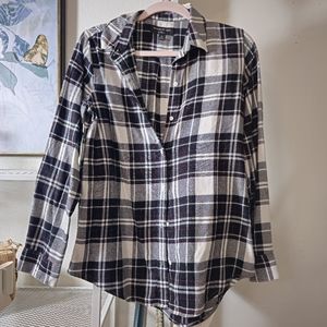 Banana republic small black checkered boyfriend fit button up blouse